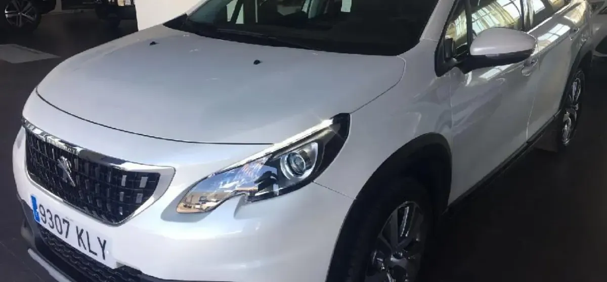 Usado Peugeot 2008 Allure 110 CV (80 kW) 2018 Blanc nacre SUV