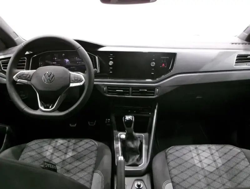 Usado VW Polo R-line 95 CV (69 kW) 2024 Blanco Utilitario