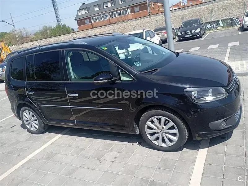 Usado VW Touran Advance 105 CV (77 kW) 2015 Negro Monovolumen