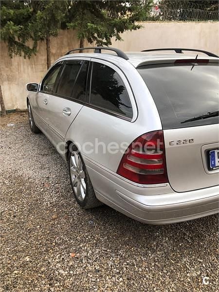 Usado Mercedes C220 143 CV (105 kW) 2003 Gris / plata Berlina