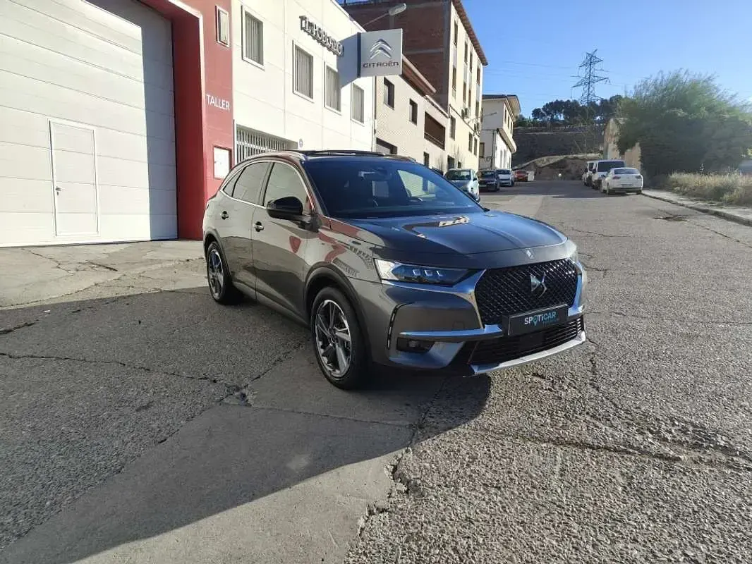 Usado DS Automobiles DS7 Crossback Rivoli 226 CV (166 kW) 2022 Gris SUV