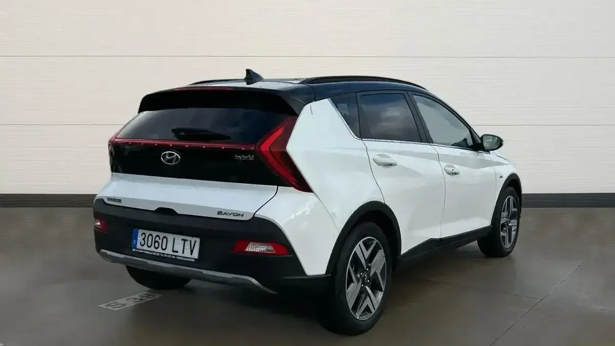 Usado Hyundai Bayon Style 120 CV (88 kW) 2021 Blanco SUV