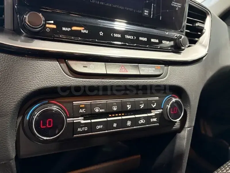 Usado Kia XCeed 100 CV (73 kW) 2024 Gris / plata SUV