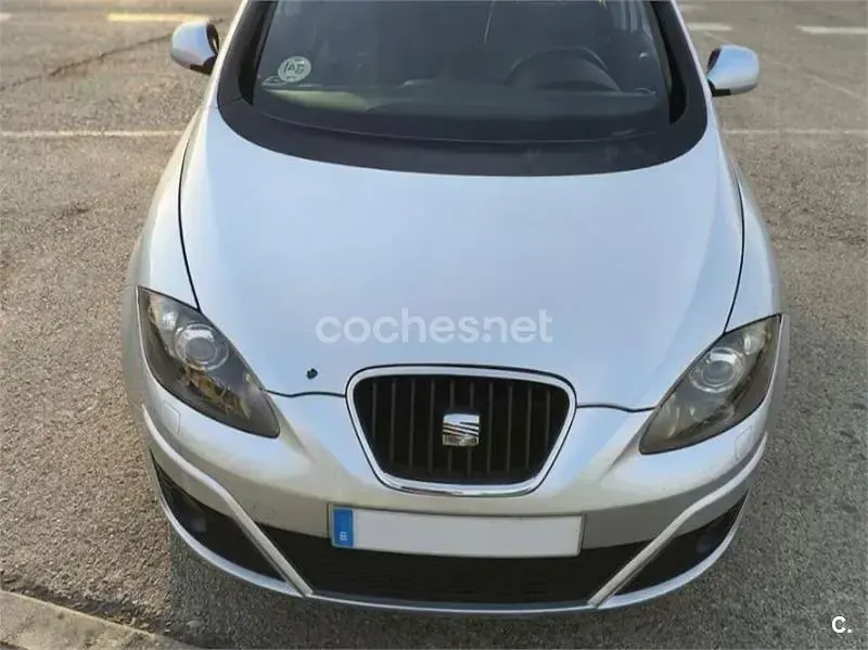 Usado Seat Altea XL Ecomotive 105 CV (77 kW) 2010 Gris / plata Monovolumen