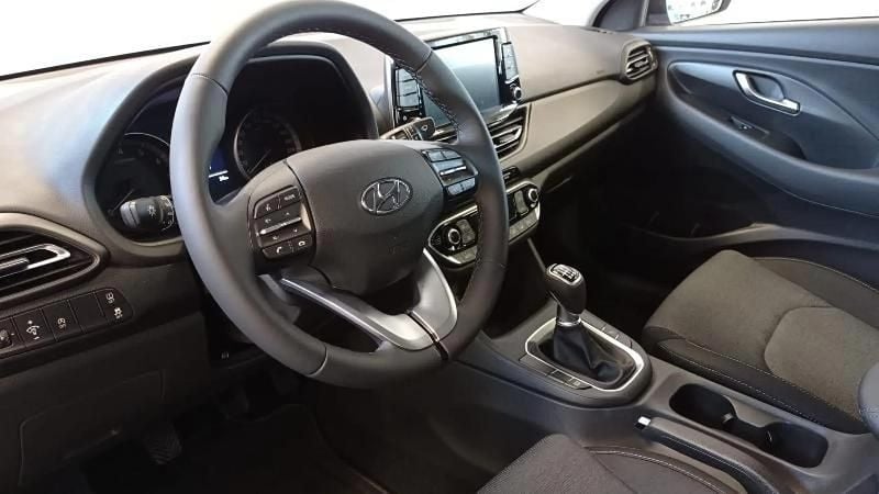 Käytetty Hyundai i30 100 HP (73 kW) 2022 Punainen