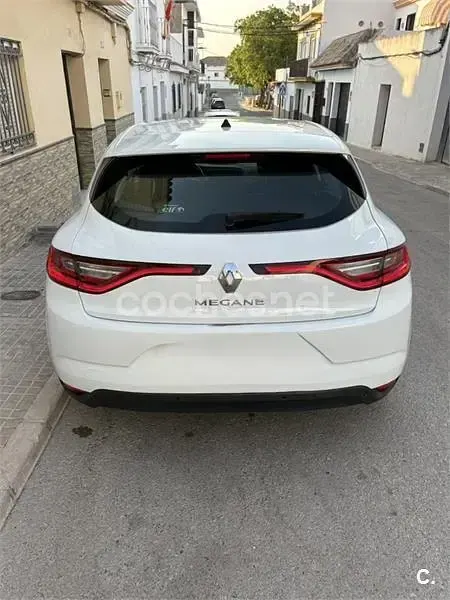 Usado Renault Mégane IV Life 90 CV (66 kW) 2017 Blanco Berlina
