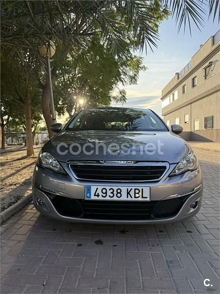 Käytetty Peugeot 308 Style 110 HP (80 kW) 2017 Harmaa Sedan