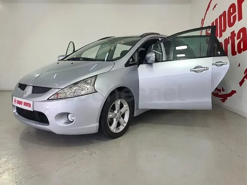 Usado Mitsubishi Grandis Intense 136 CV (100 kW) 2008 Gris / plata Monovolumen