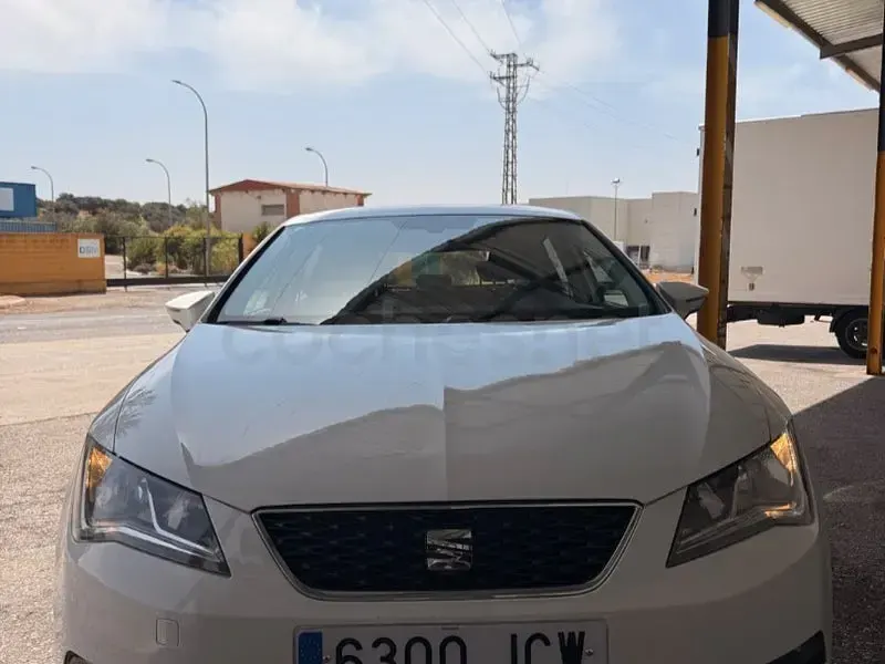 Usado Seat Leon I-Tech 105 CV (77 kW) 2015 Blanco Berlina