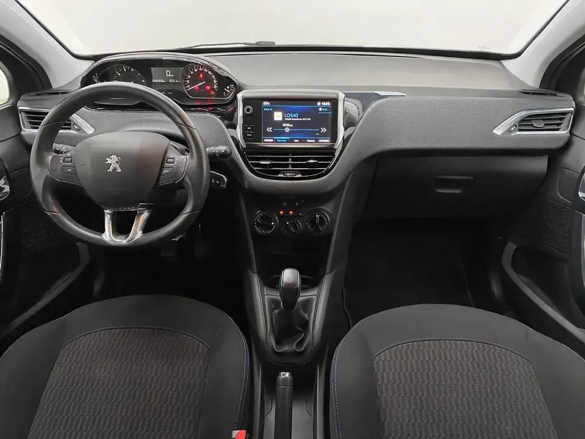 Usado Peugeot 208 Style 82 CV (60 kW) 2018 Gris Utilitario