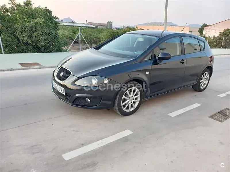 Usado Seat Leon Ecomotive 105 CV (77 kW) 2009 Negro Utilitario