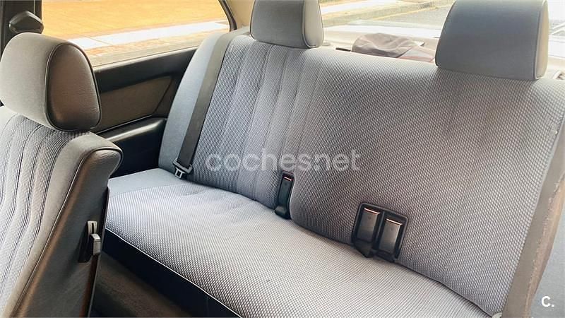 Usado BMW 320 150 CV (110 kW) 1992 Blanco Coupe
