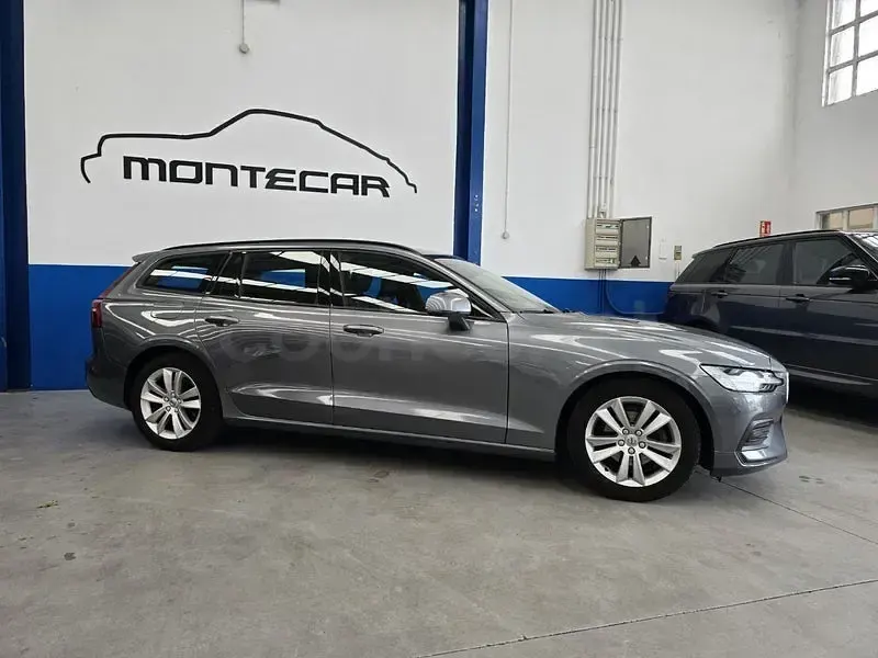 Usado Volvo V60 Momentum 190 CV (139 kW) 2019 Gris / plata Familiar