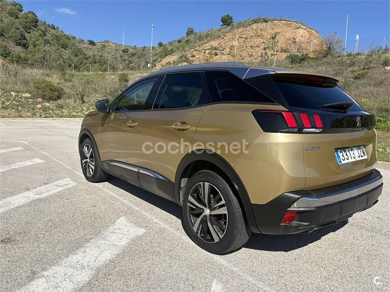 Usado Peugeot 3008 Allure 120 CV (88 kW) 2017 Naranja SUV