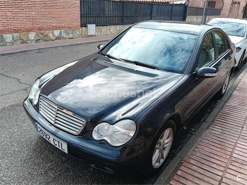 Negro Usado 2004 Mercedes C220 Classic Berlina | 4500 € (Precio justo) - Imagen 1/4
