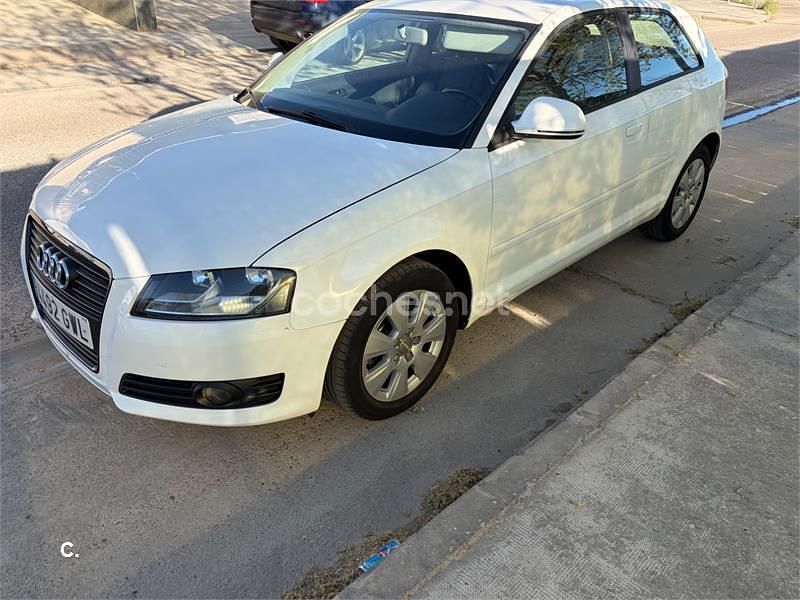 Usado Audi A3 Ambiente 105 CV (77 kW) 2010 Blanco Utilitario