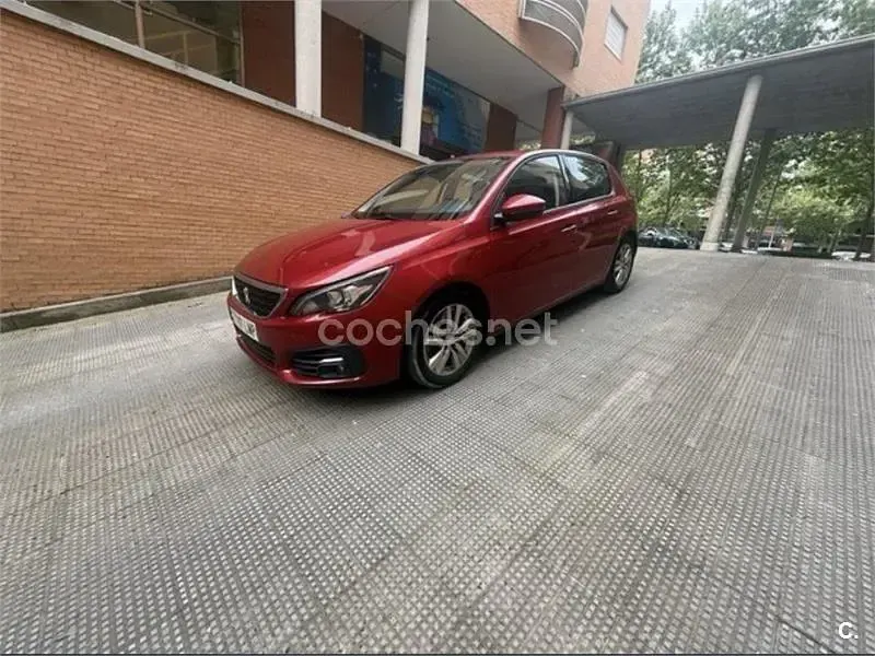 Usado Peugeot 308 Allure 130 CV (95 kW) 2021 Granate Berlina