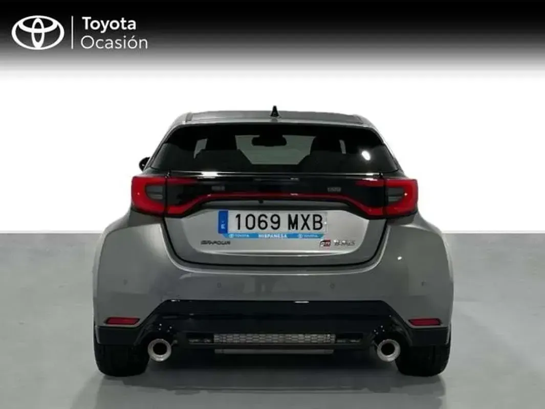 Usado Toyota Yaris 276 CV (202 kW) 2024 Gris Utilitario