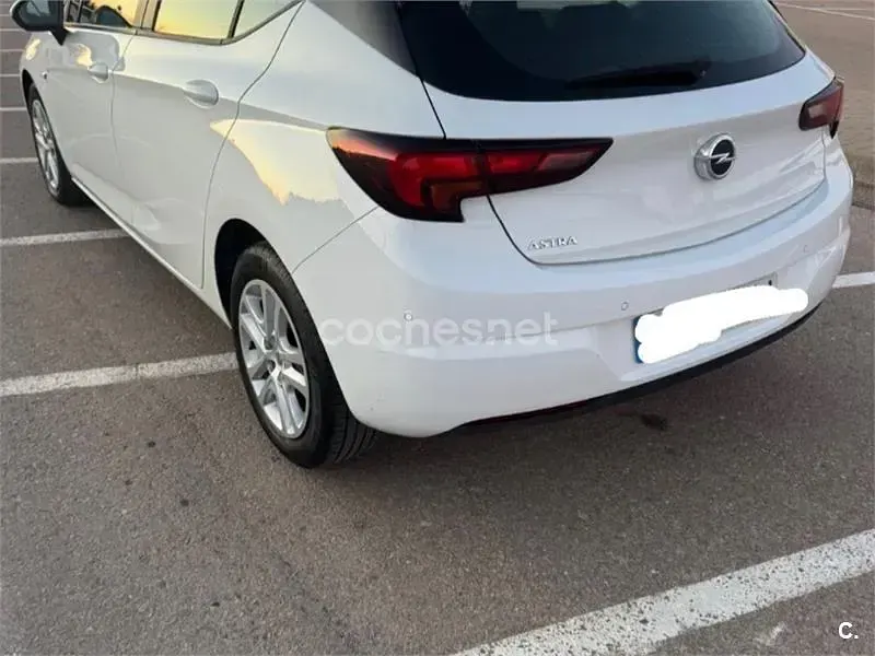 Usado Opel Astra 105 CV (77 kW) 2020 Blanco Berlina