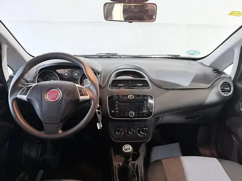 Usado Fiat Punto Pop 69 HP (50 kW) 2014 Preto Citadino