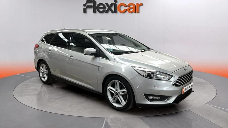 Usado Ford Focus Trend+ 125 CV (91 kW) 2017 Gris Familiar