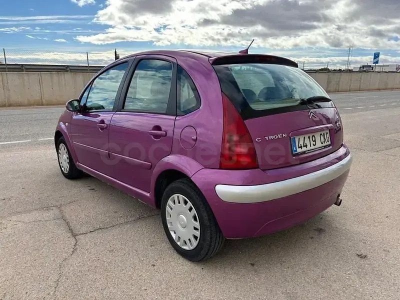 Usado Citroën C3 61 CV (44 kW) 2003 Violeta / lila Berlina
