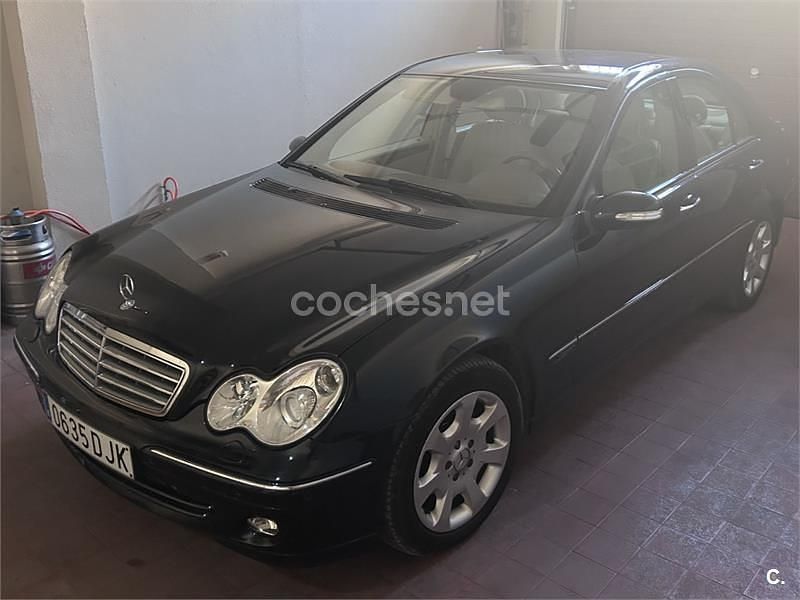 Usado Mercedes C220 Elegance 143 HP (105 kW) 2005 Azul Sedan