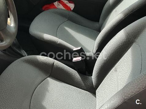 Usado Renault Clio II Authentique 75 CV (55 kW) 2007 Negro Berlina