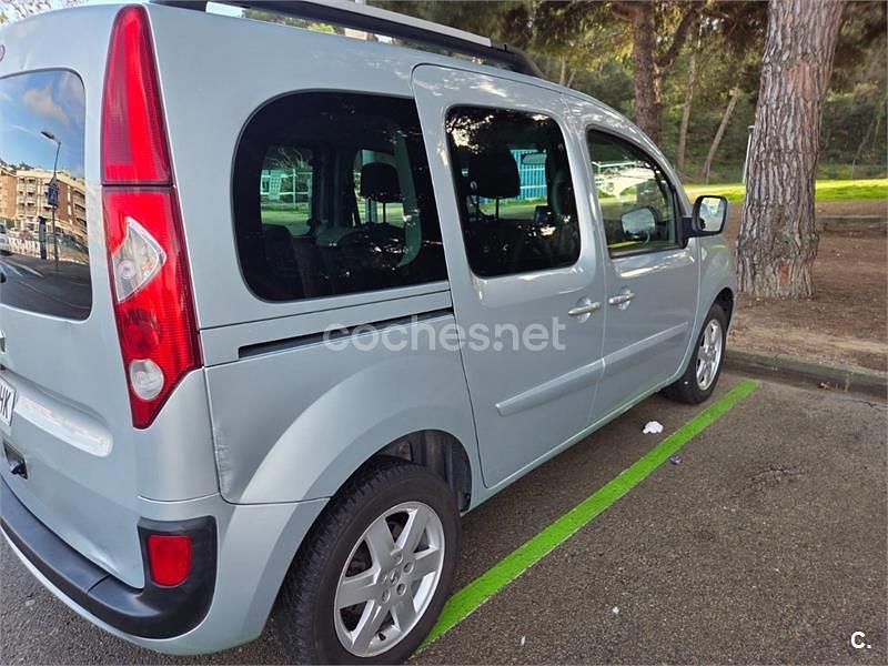 Usado Renault Kangoo Expression 105 CV (77 kW) 2012 Gris / plata Familiar