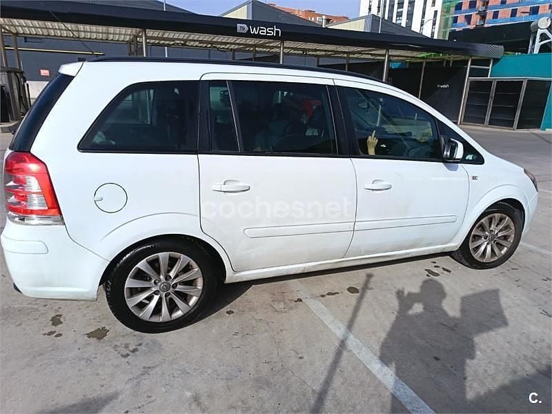 Usado Opel Zafira Family 110 CV (80 kW) 2014 Blanco Monovolumen