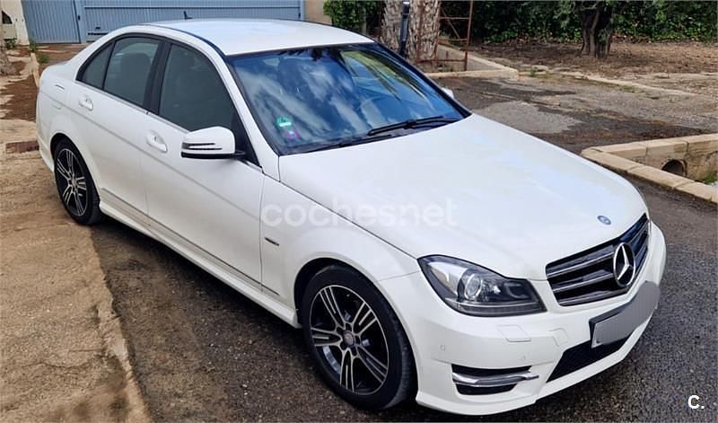Usado Mercedes C180 AMG line 156 CV (114 kW) 2014 Blanco Berlina