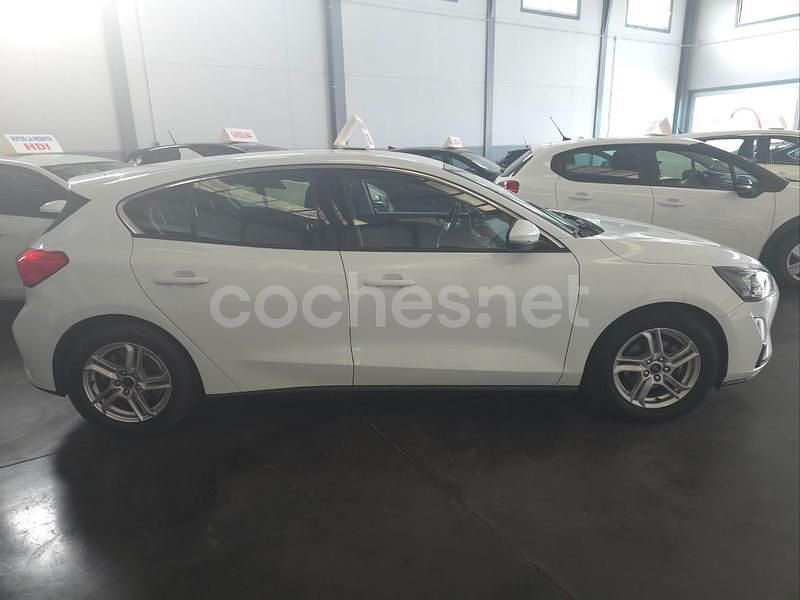 Usado Ford Focus Trend 120 CV (88 kW) 2019 Blanco Berlina