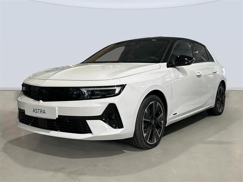 Usado Opel Astra 114 kW (156 CV) 2023 Arktis white Berlina