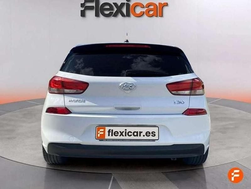 Usado Hyundai i30 GO! 120 CV (88 kW) 2018 Blanco Utilitario