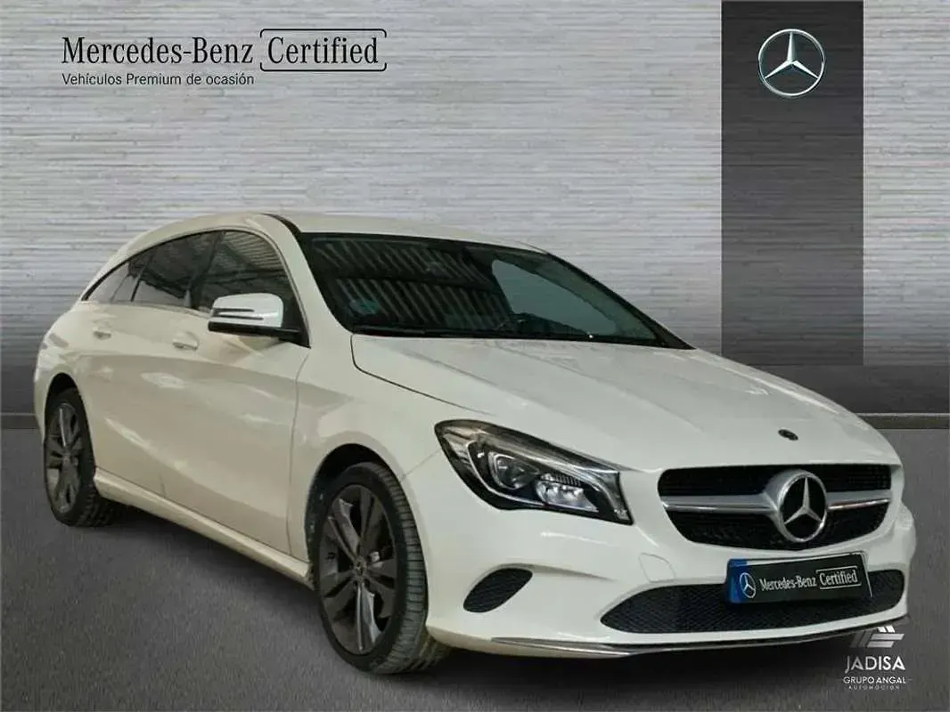 Usado Mercedes CLA200 Shooting Brake 136 CV (100 kW) 2018 Familiar