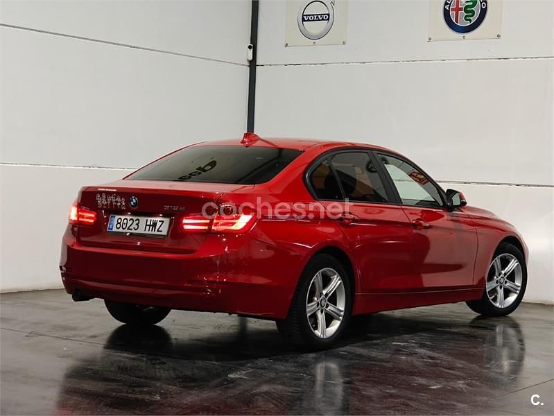Usado BMW 318 143 CV (105 kW) 2014 Rojo Berlina