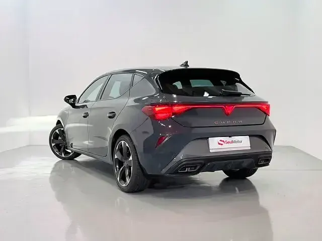 Usado Cupra Leon 150 CV (110 kW) 2025 Gris Utilitario