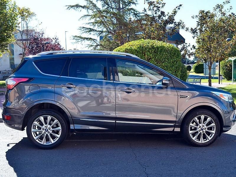 Usado Ford Kuga Vignale 180 CV (132 kW) 2017 Gris / plata SUV
