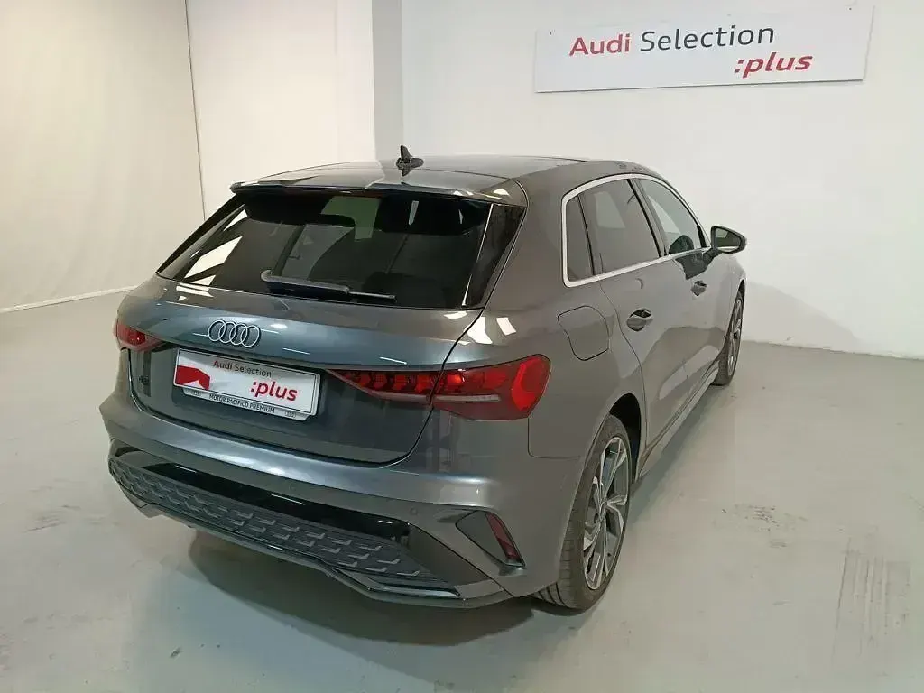 Usado Audi A3 e-tron S-Line 204 CV (150 kW) 2026 Gris Utilitario