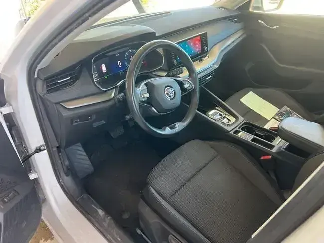 Usado Skoda Octavia 110 CV (80 kW) 2021 Blanco Familiar