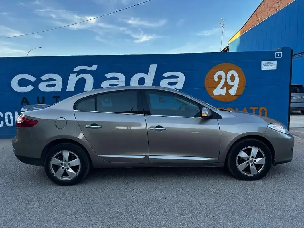 Usado Renault Fluence Dynamique 110 CV (80 kW) 2011 Gris Berlina