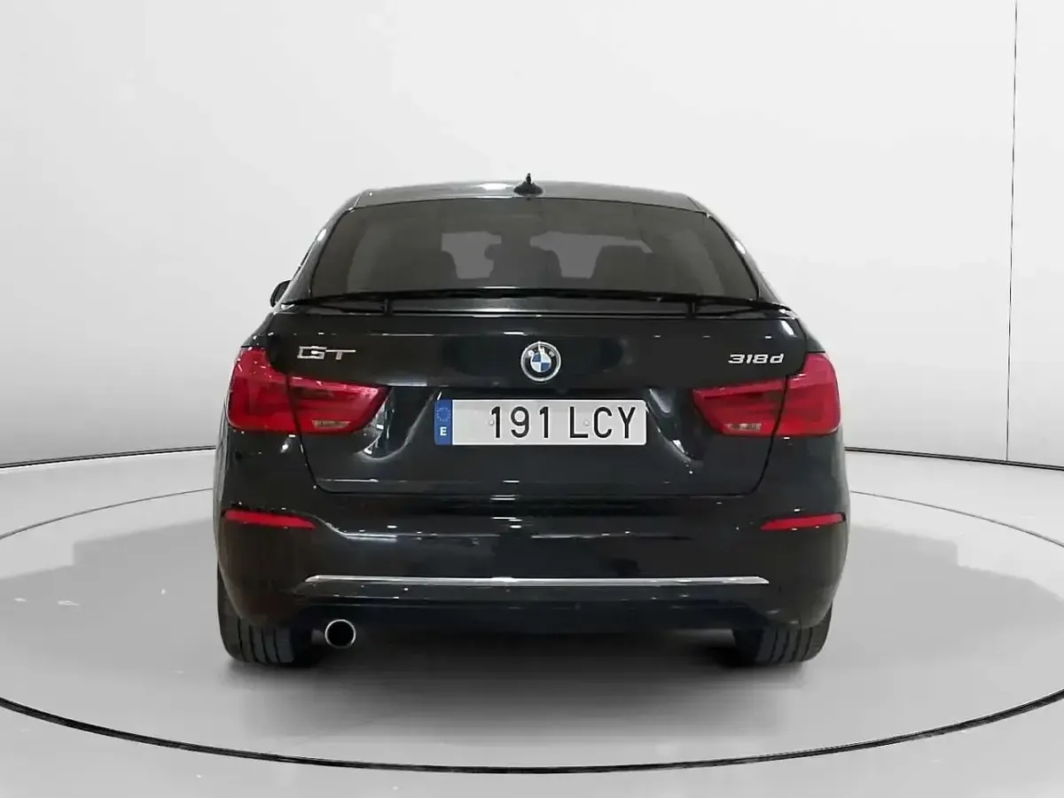 Begagnad BMW 318 Gran Turismo Executive 150 HK (110 kW) 2019 Svart Sedan