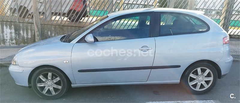 Usado Seat Ibiza Sport 100 CV (73 kW) 2005 Azul Utilitario