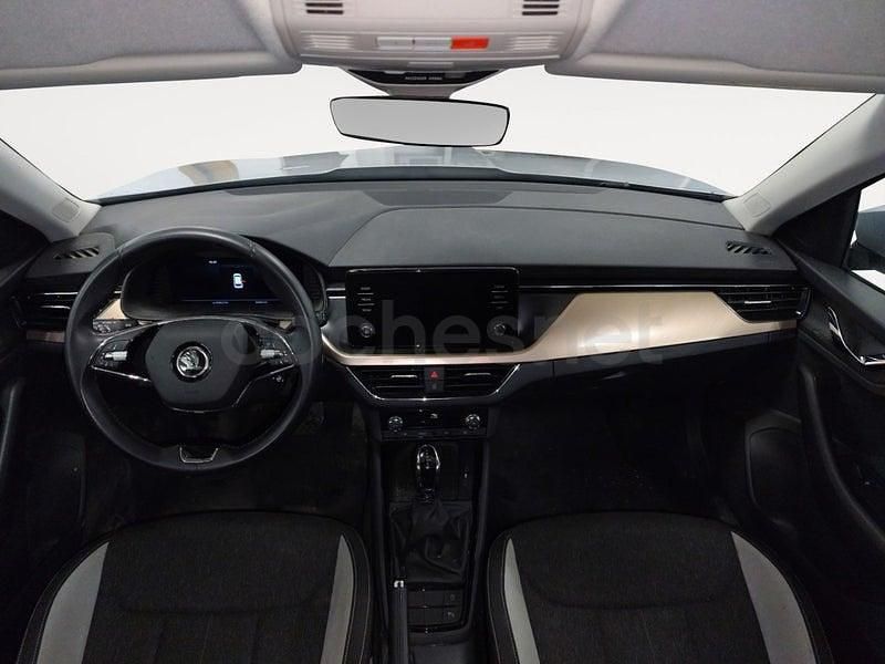 Usado Skoda Kamiq Style 150 CV (110 kW) 2022 Gris / plata SUV