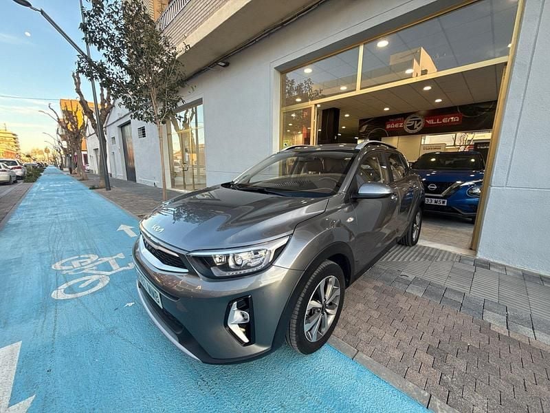 Usado Kia Stonic 84 CV (61 kW) 2023 Gris SUV