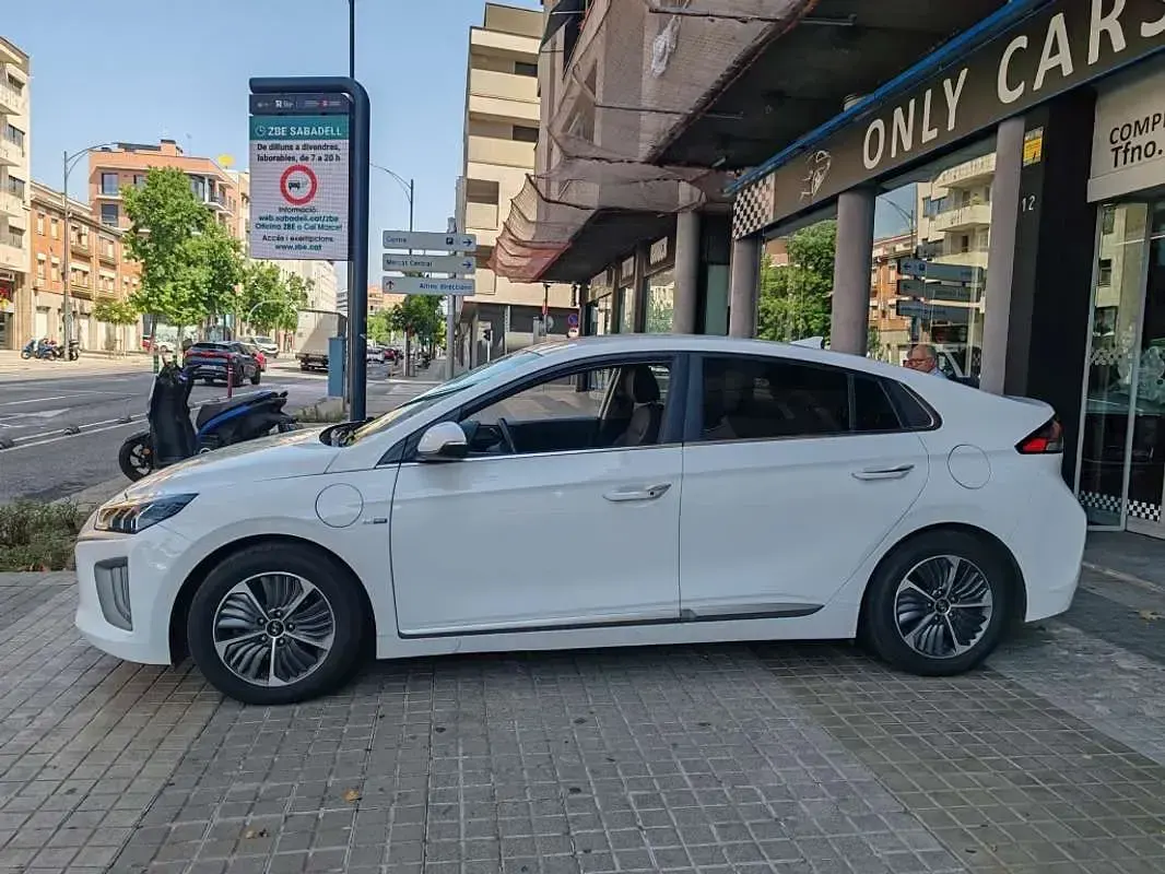 Usado Hyundai Ioniq 141 CV (103 kW) 2020 Blanco Utilitario