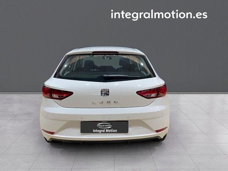 Usado Seat Leon Style 115 CV (84 kW) 2020 Blanco