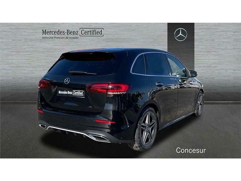 Usado Mercedes B200 AMG line 150 CV (110 kW) 2020 Negro noche Monovolumen