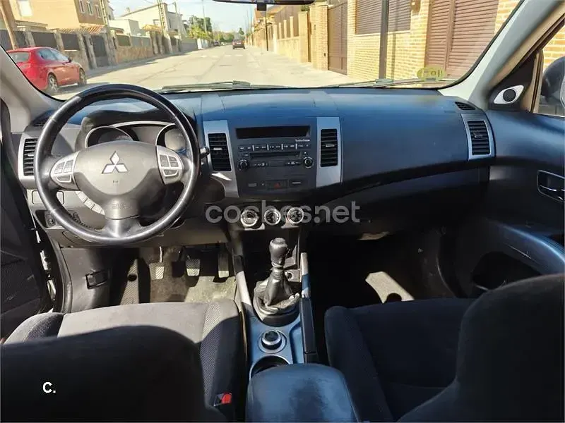 Usado Mitsubishi Outlander Intense+ 140 CV (102 kW) 2008 Gris / plata SUV