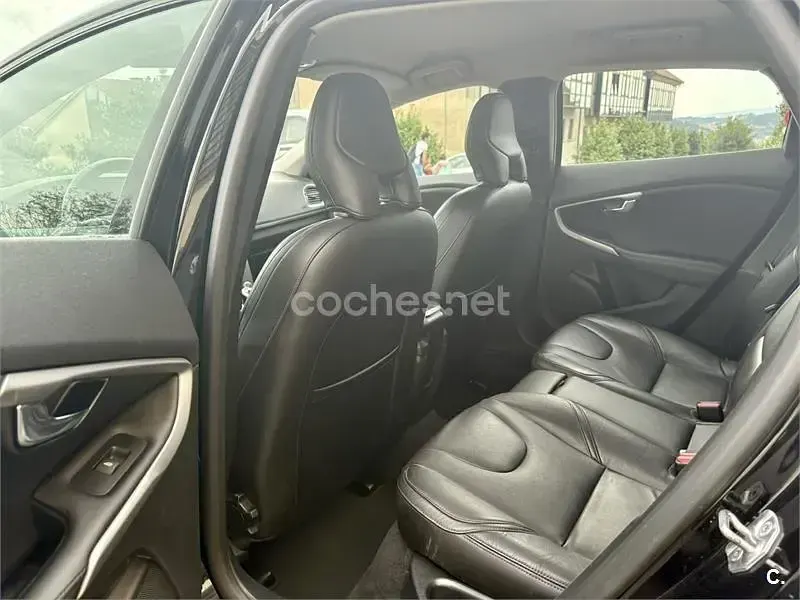 Occasion Volvo V40 Inscription 120 PK (88 kW) 2017 Zwart Sedan